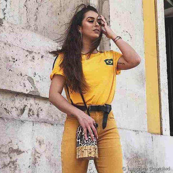 A camisa do Brasil pode ser combinada com outras pe?as amarelas em tons mais suaves para um look estilosos (Foto: Instagram @marisaad)